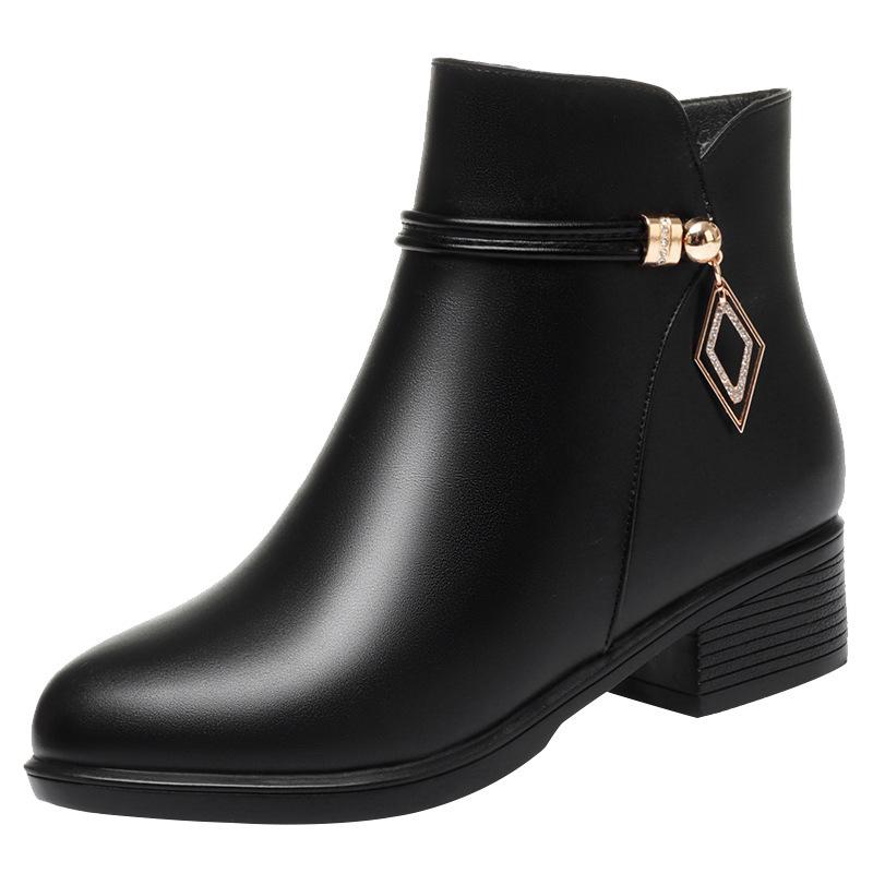 Mom shoes cotton shoes 2026 new Chinese women's shoes comfortable autumn and winter leather shoes velvet short boots versatile soft-soled boots