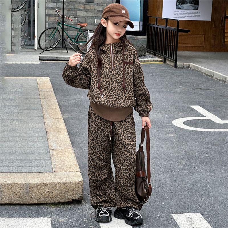 

Женский Детский Осенний 2025 Комплект Корейская Серия Леопардовые Брюки Толстовка Свободный Худи Модный Вязаный Костюм Комплект Leopard print Suit 140cm