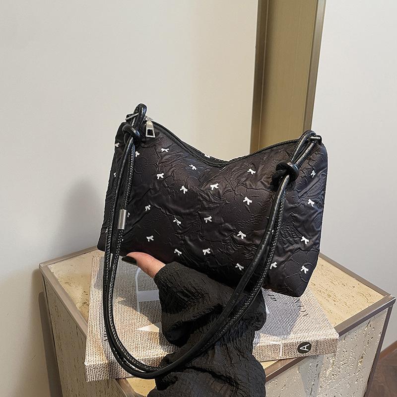 

2025 большая вместимость любовь лето зарубежный стиль бант новая повседневная наплечная сумка для покупок классная сумка-тоут для поездок на работу чёрный