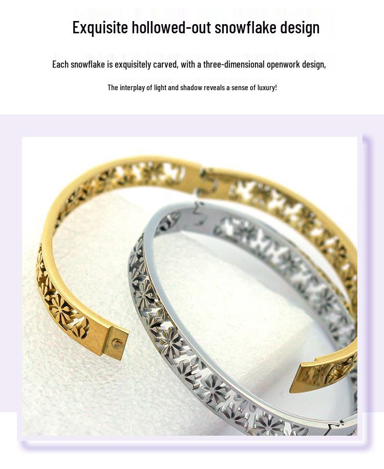 Edelstahl Schneeflocken Armreif: Weihnachten und Neujahr Offener Armreif aus Silber oder vergoldetem Titanstahl.