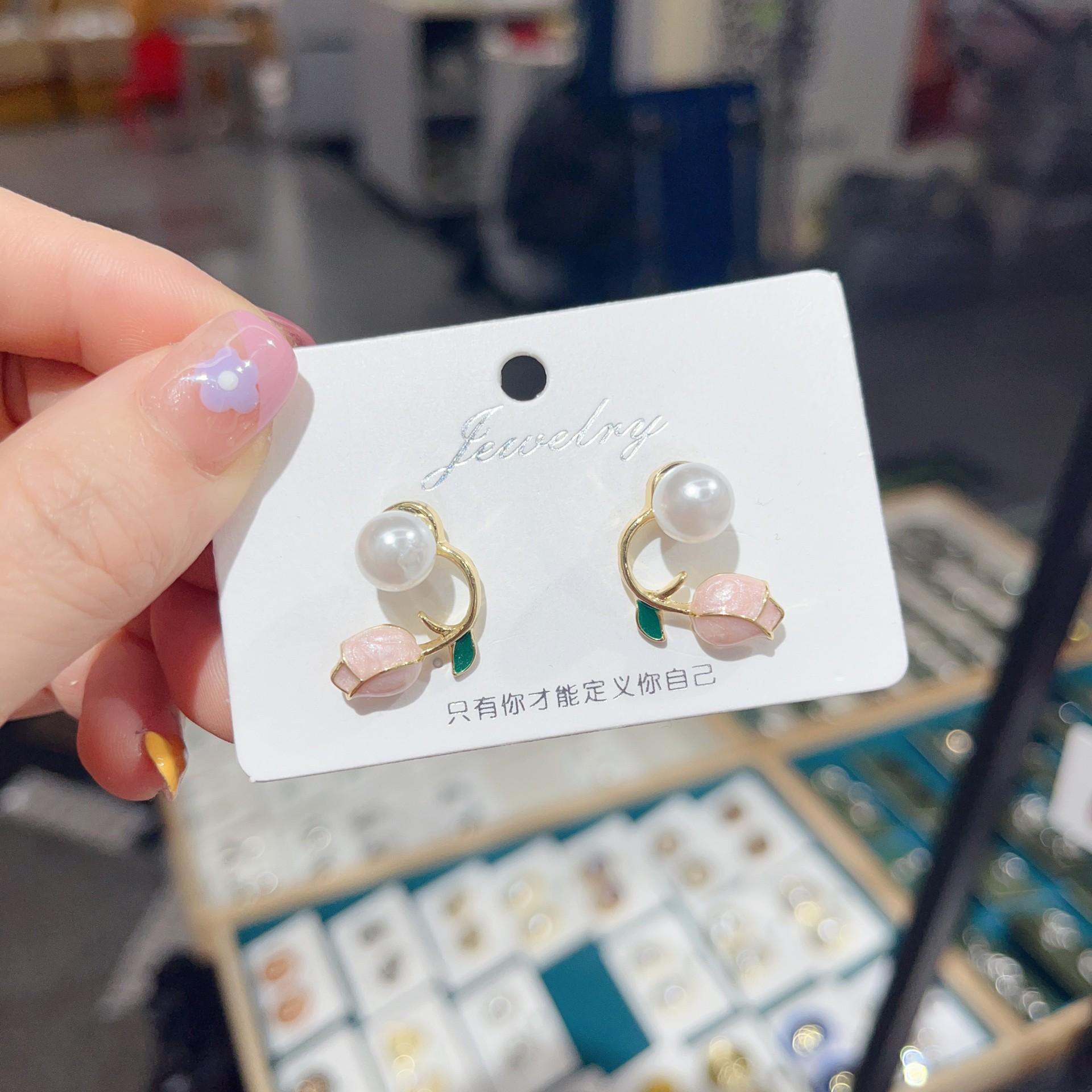 

Niche Design Light Luxury Earrings Light Luxury Fashionable Temperament High End Feeling Niche Design Flower Earrings for Women