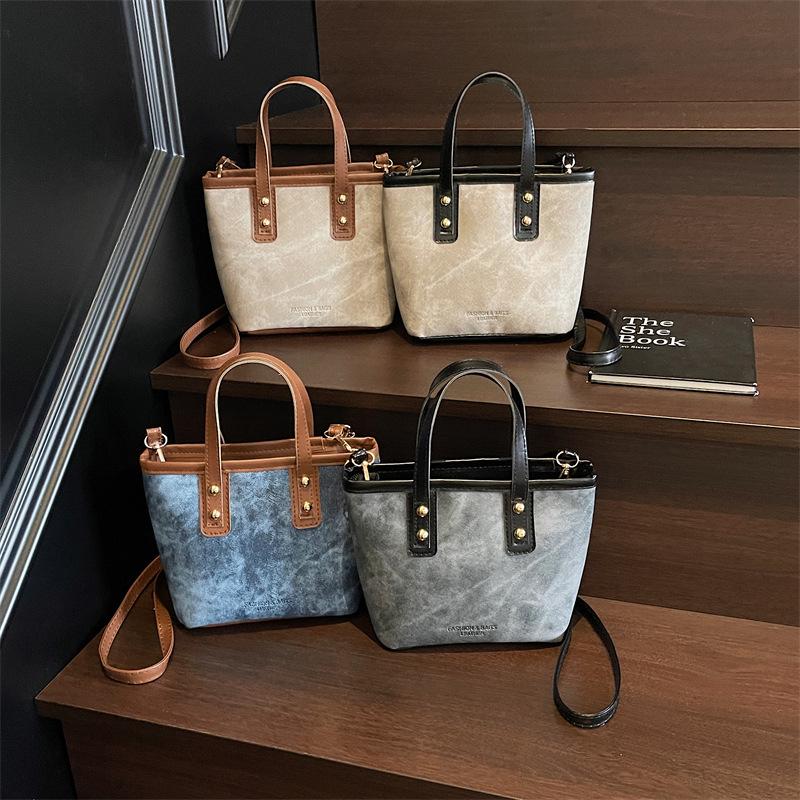 Elegant Light Luxury Crossbody Bag – Trendy Single-Shoulder Bucket Handbag for Women.