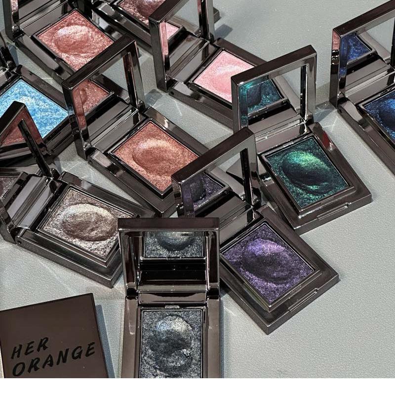 Paleta de Sombras de Ojos de Color Metálico con Brillo y Shimmer Impermeable Resistente al Sudor Fórmula Suave Difuminable para Festivales de Música Fiestas