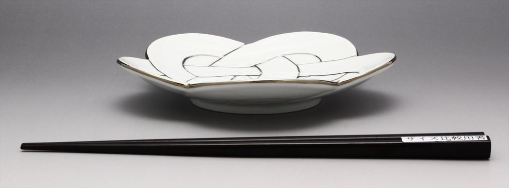 24to3 Cerâmica Nishitomi Prato Arita Ware Forno Takiyo Prato Nó de Ameixa Prato Pratos Diâmetro Aproximadamente 15cm Platina Natal Bem-vindo ao Novo