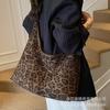 Leopard print bag women's 2025 new autumn and winter super fire commuter bag large-capacity commuter tote bag going out shoulder bag