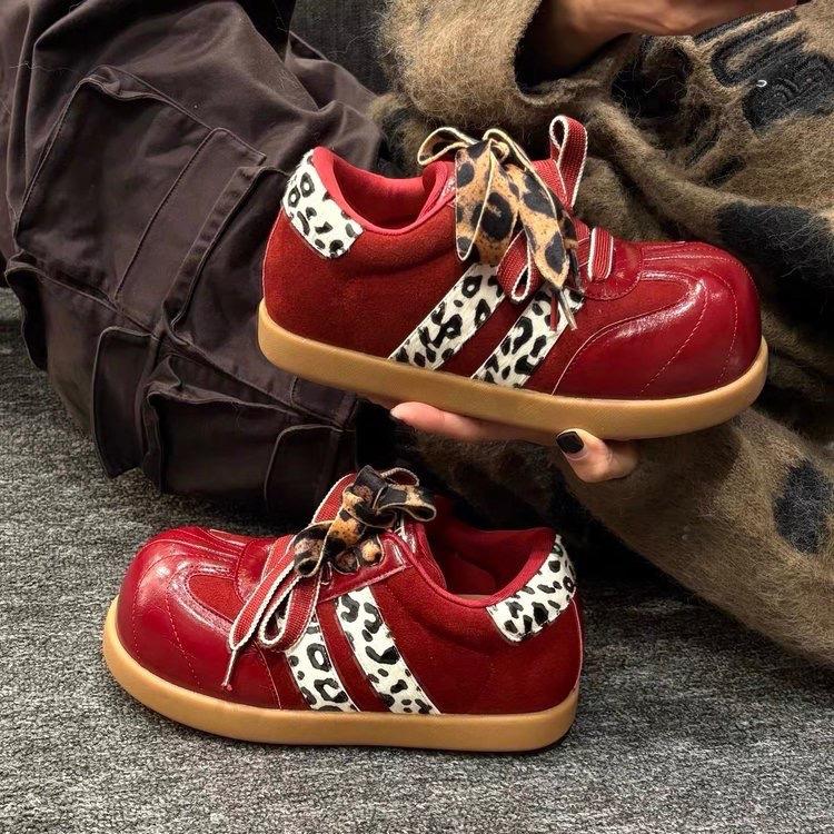 

2025 осень новые одинарные туфли на плоской подошве кроссовки Форреста Гампа женские универсальные увеличивающие рост туфли на платформе ретро леопардовый принт пуховые туфли 40 красный
