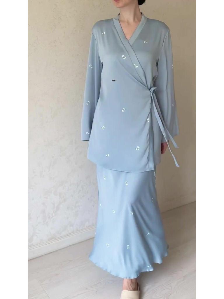 2023 Autumn V-Neck Satin Skirt Set with Long Sleeve Printed Top