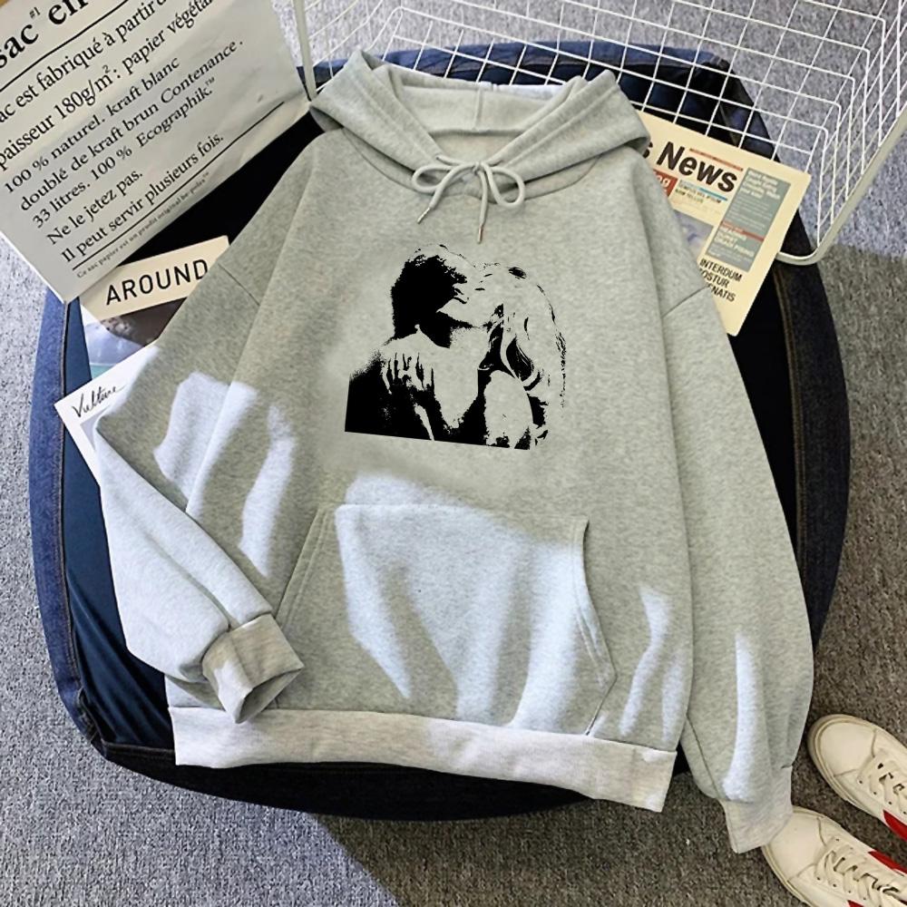 телевизионная девушка S