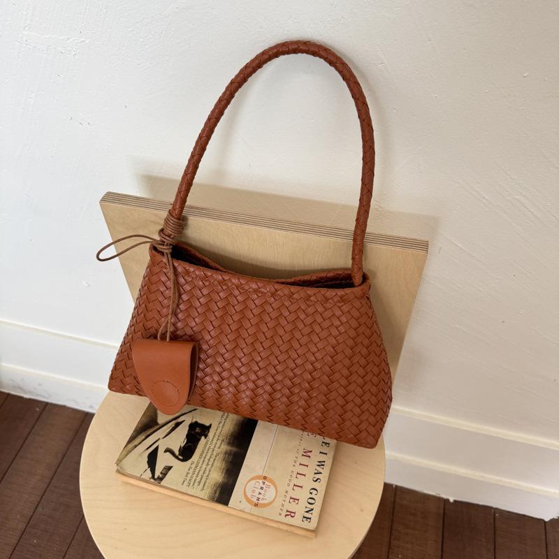 French Niche Woven Pattern Underarm Bag Women's 2026 Summer Temperament Versatile Commuting Shoulder Handbag