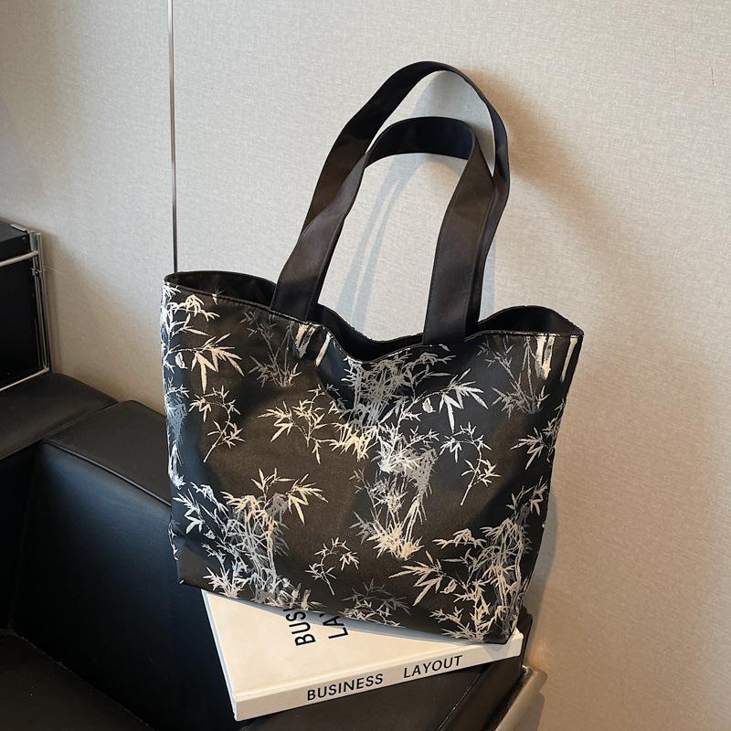 

Handbag bag New embroidered versatile shoulder bag Large capacity commuter tote bag чёрный