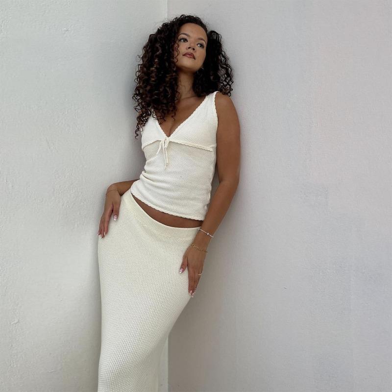 Summer Sleeveless Knit Crop Top Women Deep V Neck Sexy Backless Bow Vest Ladies Street Casual Tops Vacation Knitwear Tank Top 2024 New Fashion