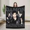 The Vampire Diaries Damon Salvatore Coperta Plaid Peluche Super Morbida Flanella Copriletto per Camera da Letto Campeggio Copri Letto