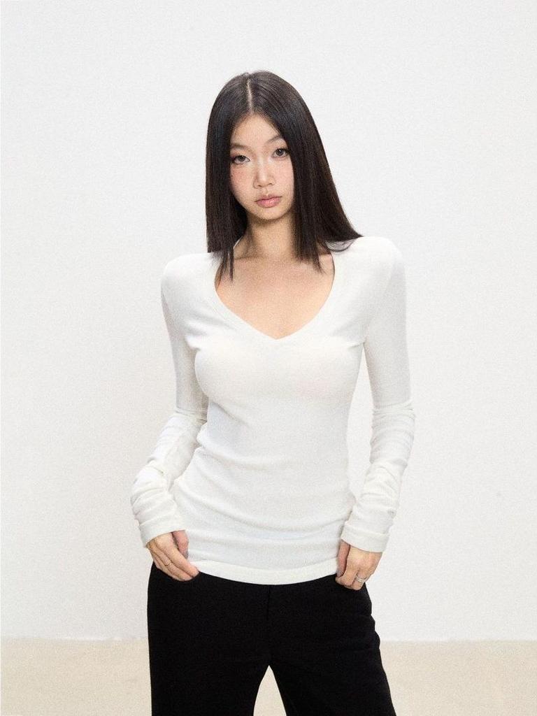 Gentle & Sweet Early Spring V-neck Slim Fit Women's T-shirt