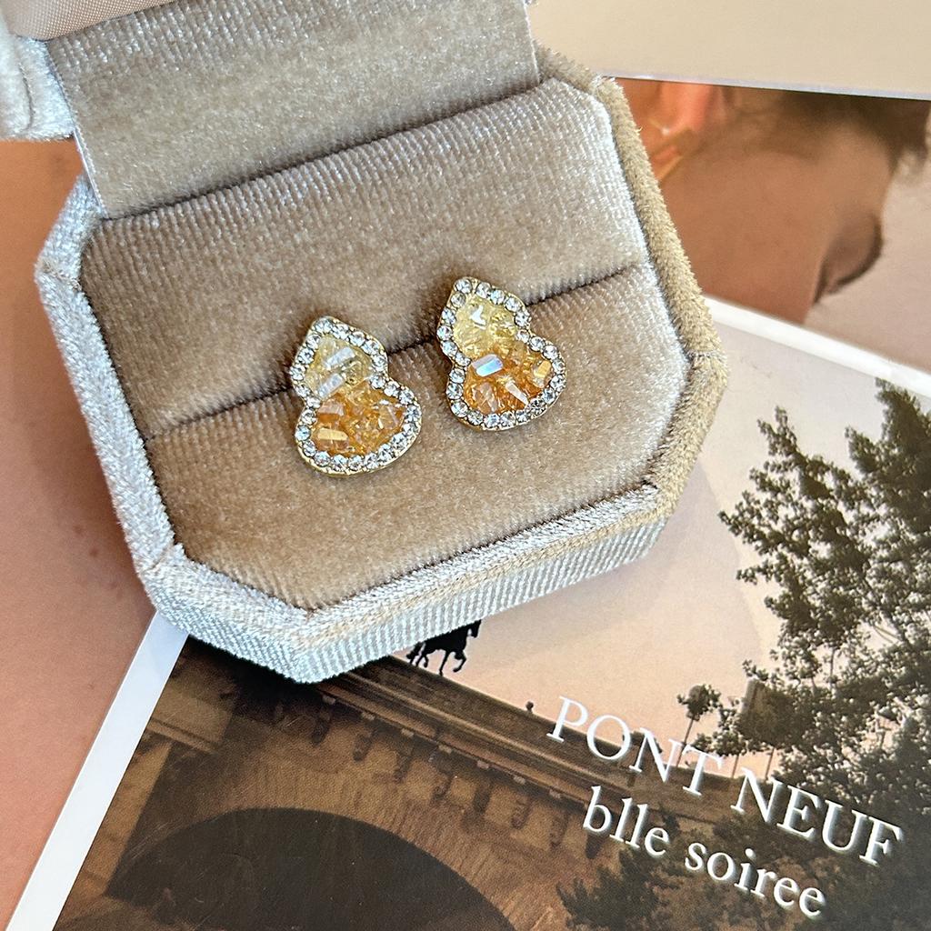 1 Pair Crystal stud earrings - unique and simple stud earrings for the ear accessories