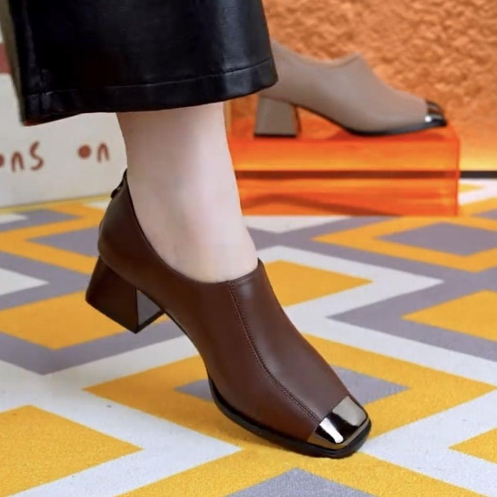 Damenschuhe mit eckiger Spitze und tiefem Ausschnitt, Frühjahr 2025 neu, Eisenbeschlag-Spitze, hohe Absätze, europäischer und amerikanischer Stil, Reißverschluss hinten, dicker Absatz, modische Schuhe