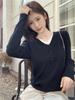 Design-Conscious V-Neck Layered Knit Sweater for Women - Chic Autumn/Winter Style