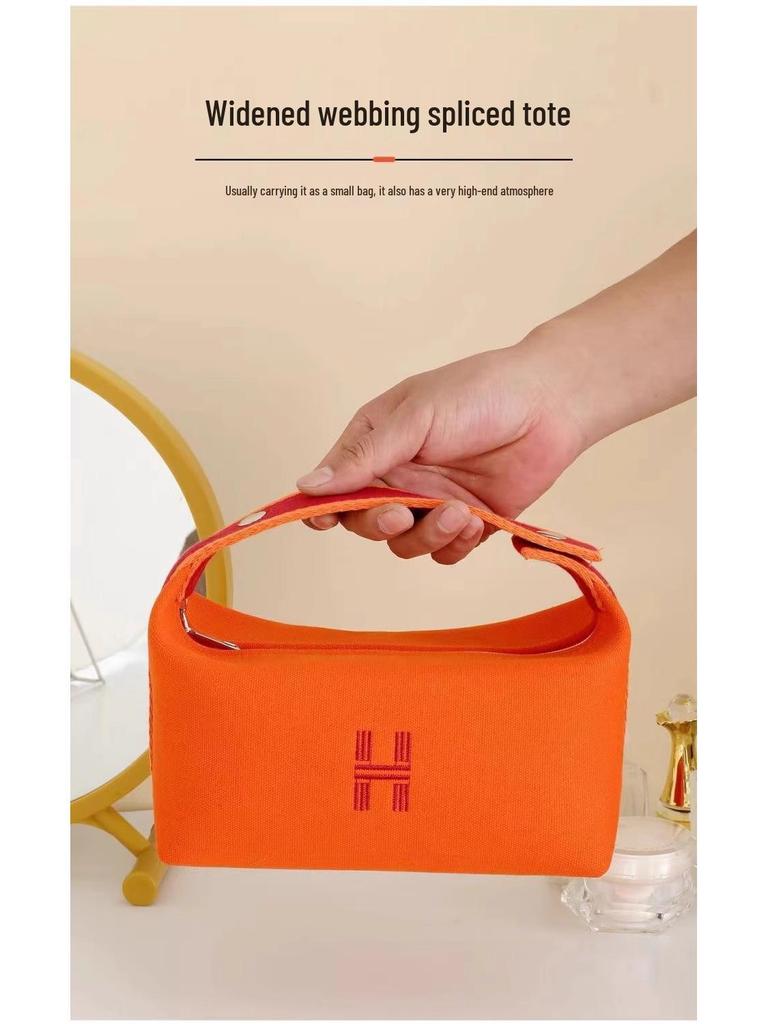 High-End Solid Color Makeup Travel Bag: Large Capacity, Three-Dimensional, Portable & Simple Design