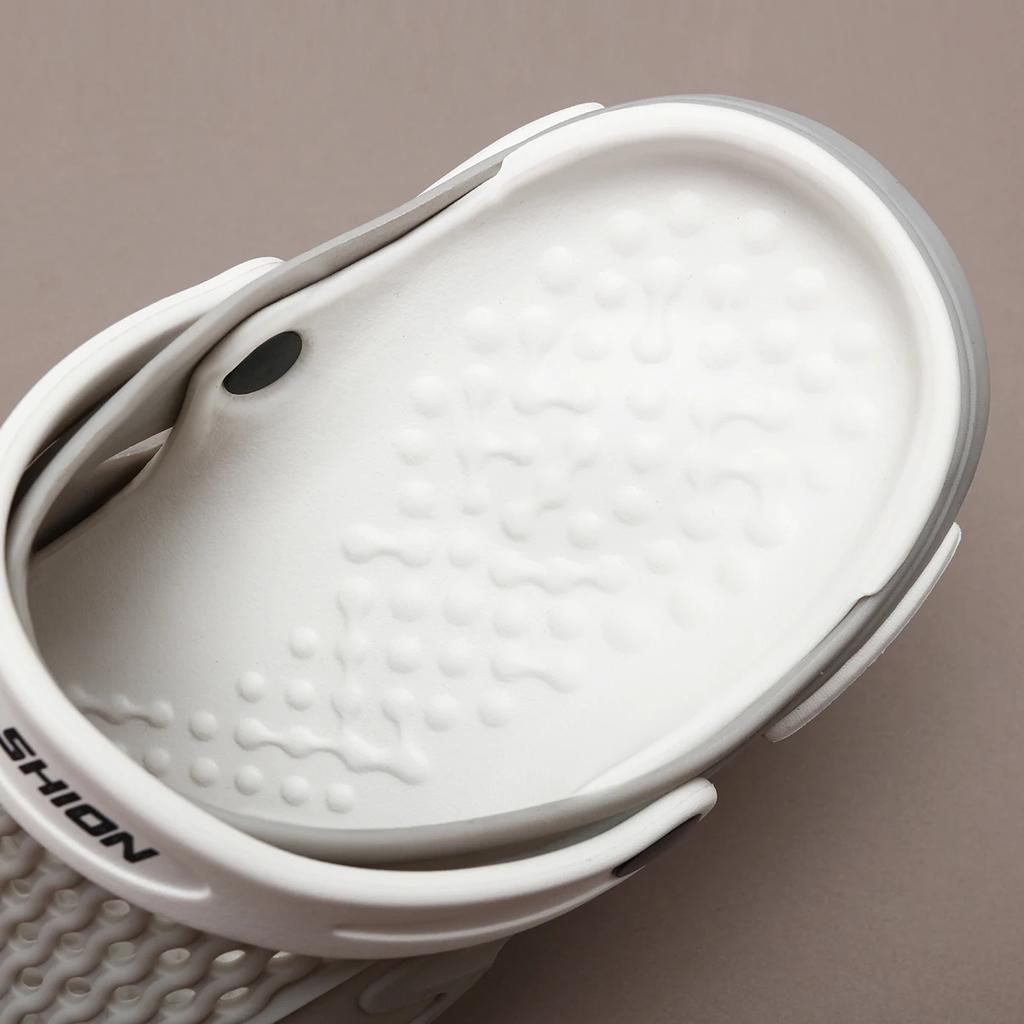 2025 New Design Sandals for Men Thick Bottom Fashion Slippers Mens Garden Shoes Solid Color Breathable Clogs Casual Beach Shoes