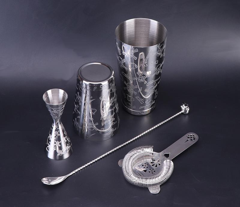 

Skull Cocktail Shaker Bartender Tool Bar Set:Skull Weighted Boston Shakers, Skull Strainer,Jigger,Mixing Spoon серебряный