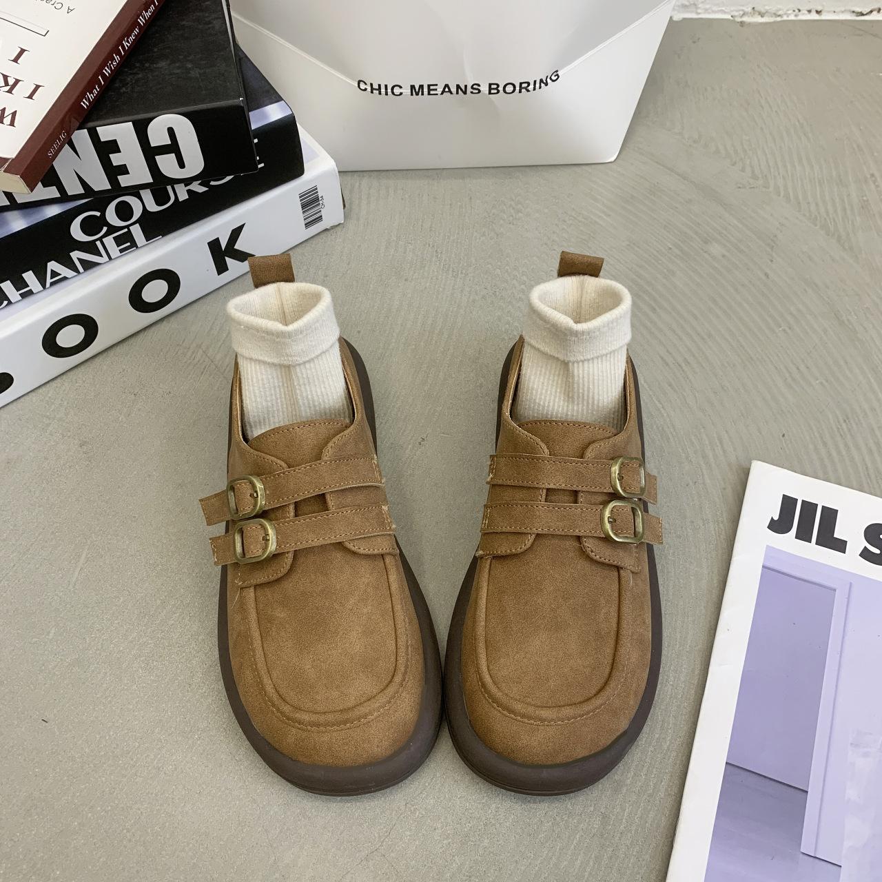 

Ретро-лоферы с пряжкой на ремне женские весна и осень 2025 новые матовые кожаные туфли-лодочки с одной педалью квадратный каблук маленькие кожаные туфли 40 верблюд