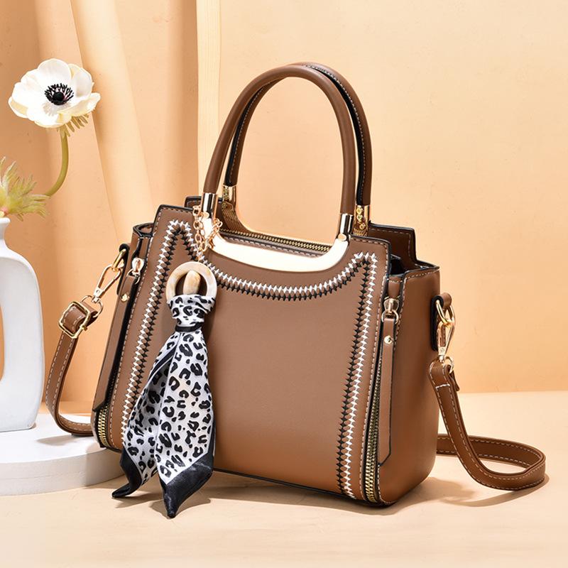 

Women s Bag 2026 New Fashion Handbag Silk Scarf Pendant Large Capacity Shoulder Bag 25x12x18cm дубильна кора
