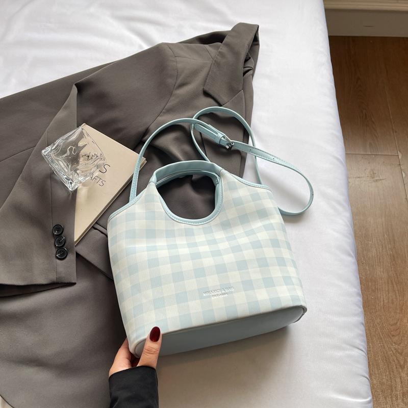 

2025 лето новая высококачественная клетчатая повседневная наплечная сумка женская студентка колледжа простая и модная портативная сумка-мессенджер