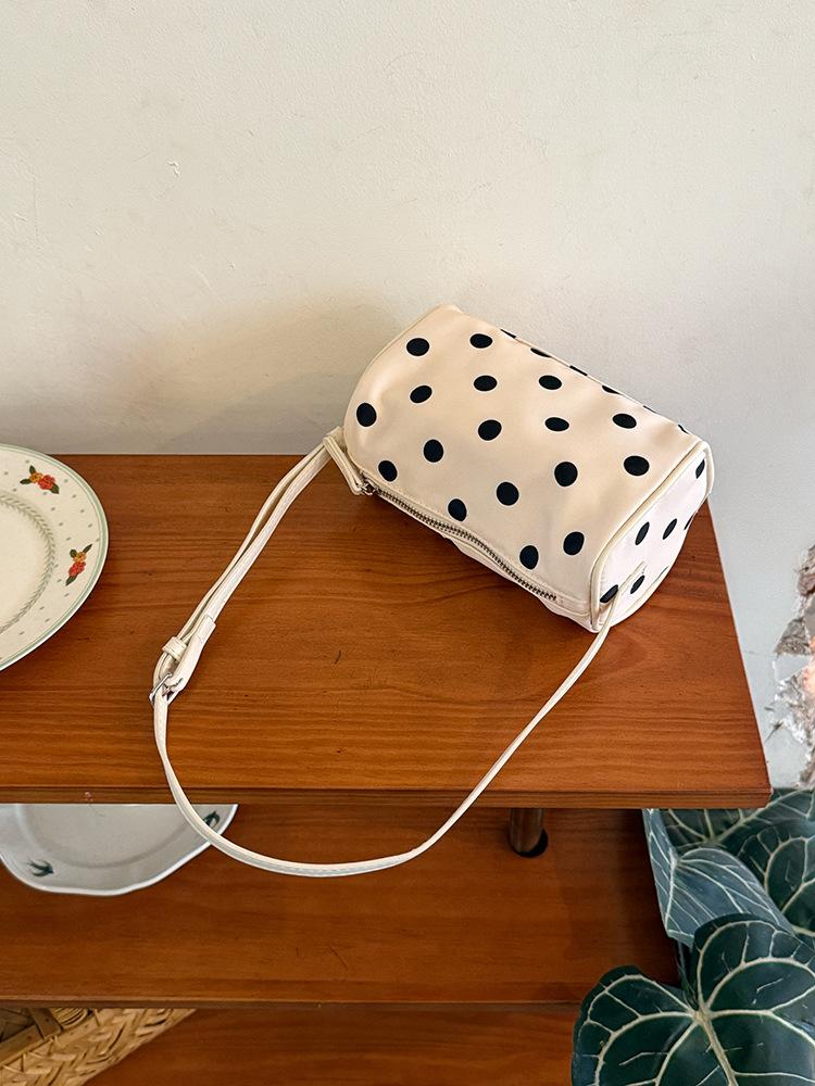 Korean polka dot toast handbag women's 2025 new niche design shoulder bag high value versatile armpit bag