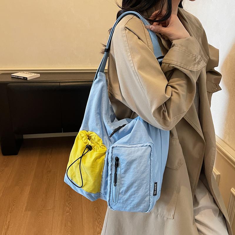 Borsa a Spalla Grande Capacità con Cuciture Colorate Borsa a Tracolla Leggera da Donna con Tasche Multiple