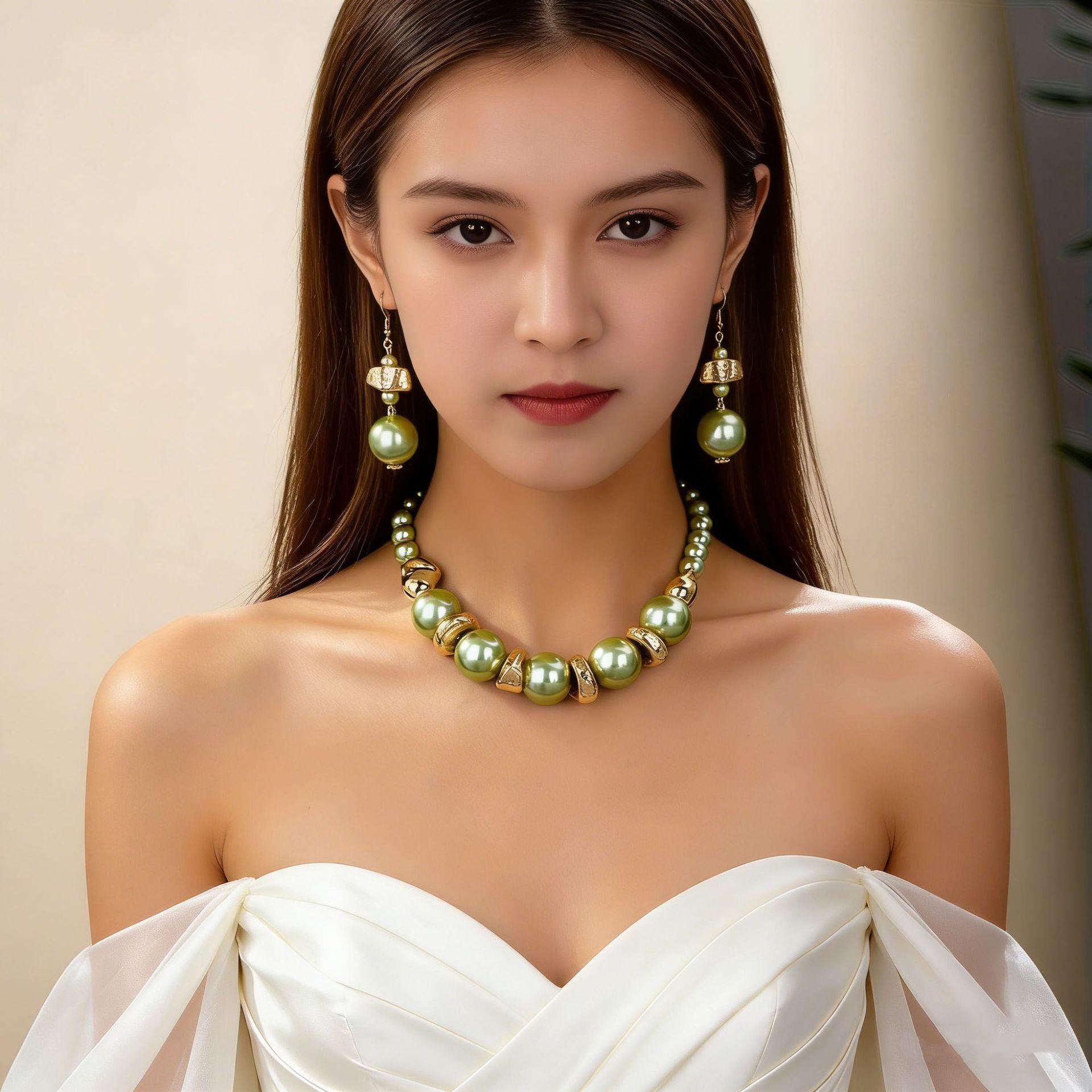 Элегантный и Изысканный Набор: Колье и Серьги-Гвоздики с Имитацией Жемчуга, Подходит для Любого Сезона