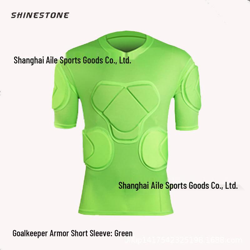 Forbedret keeperdraktsett med kne- og albuebeskyttere og hjelmpansring.