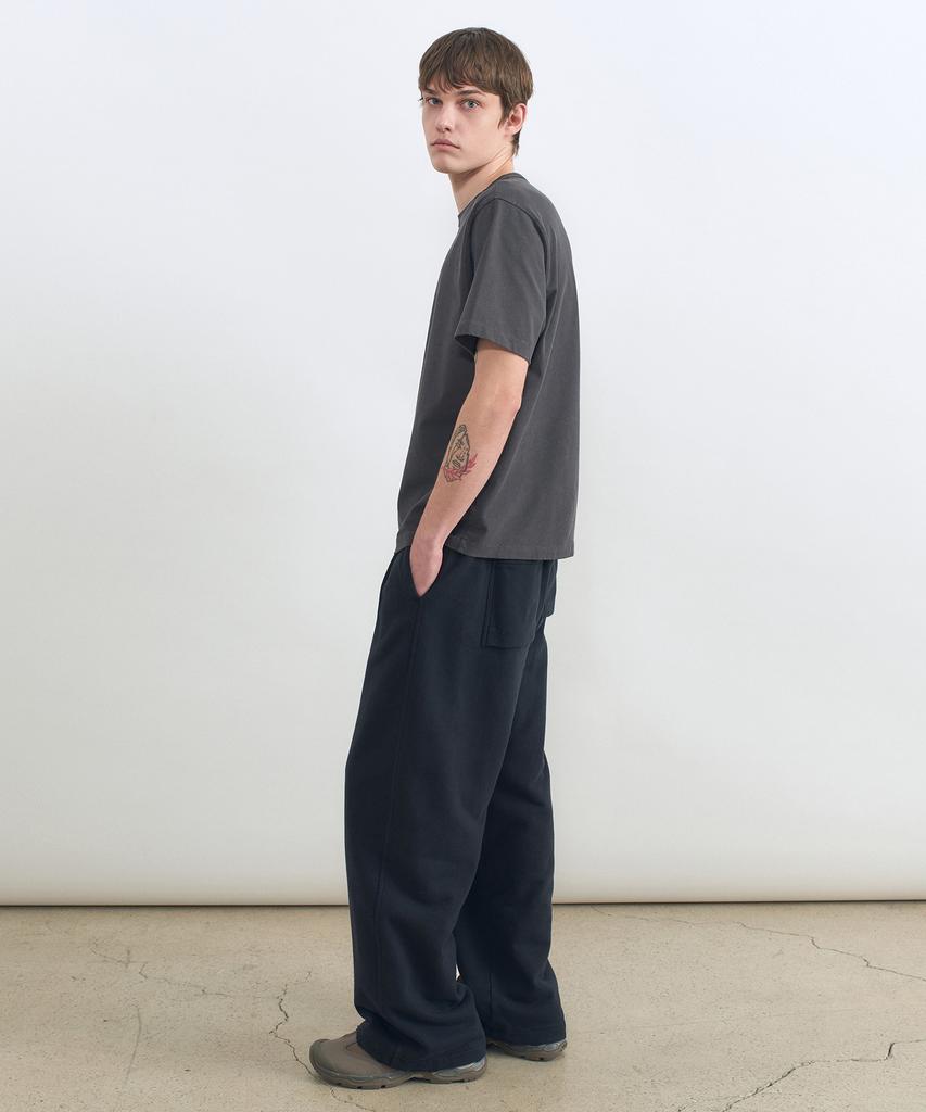 INSILENCE Damaged Tuck Sweatpants Black