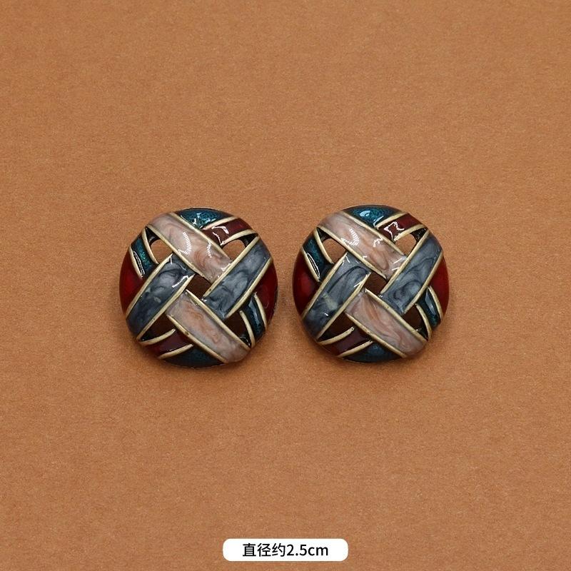 Autumn and winter niche French retro court enamel stud earrings femininity fashionable personality exaggerated Hong Kong style small fragrant ear