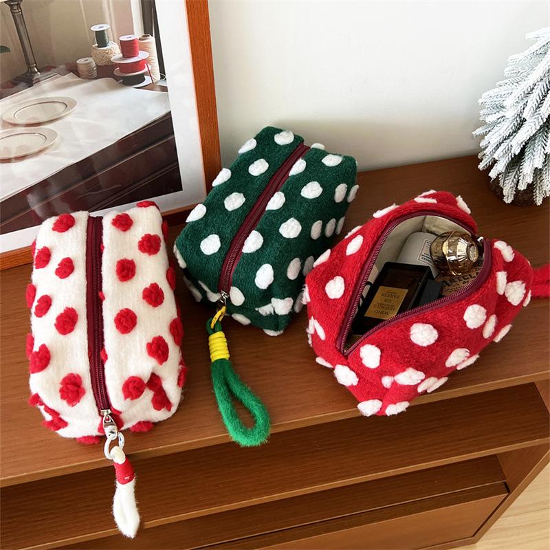 Travel Make Up Toiletry Pouch Organizer Purse Organizer Plush Flower Makeup Bag  for Women Cute Fluffy Cosmetic Bag with Zipper