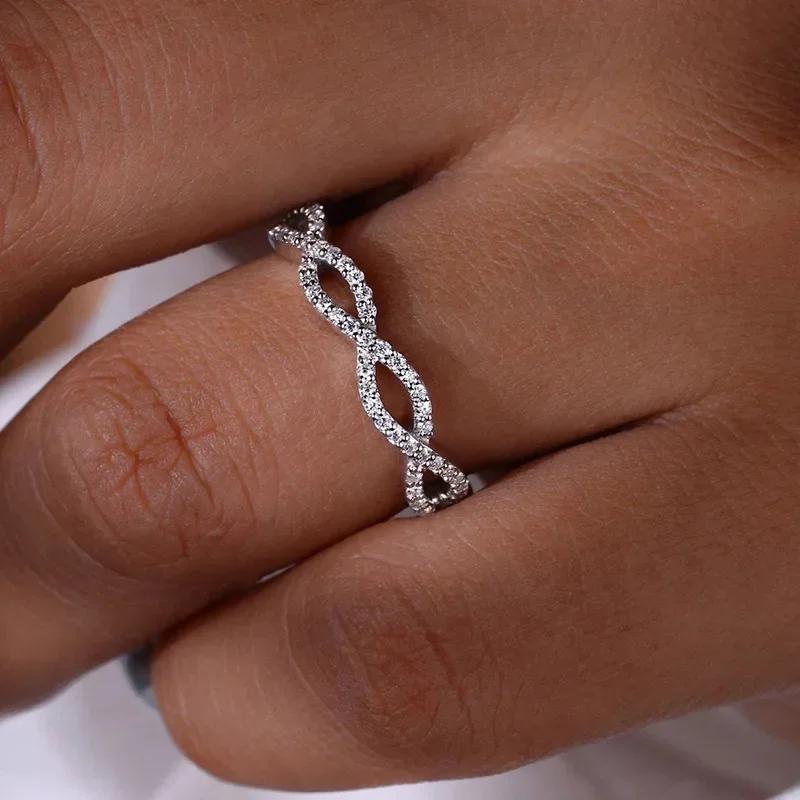 Nuevo Anillo Elegante de Línea Hueca para Mujer Clásico Circonita Brillante Moda Compromiso Boda Joyería