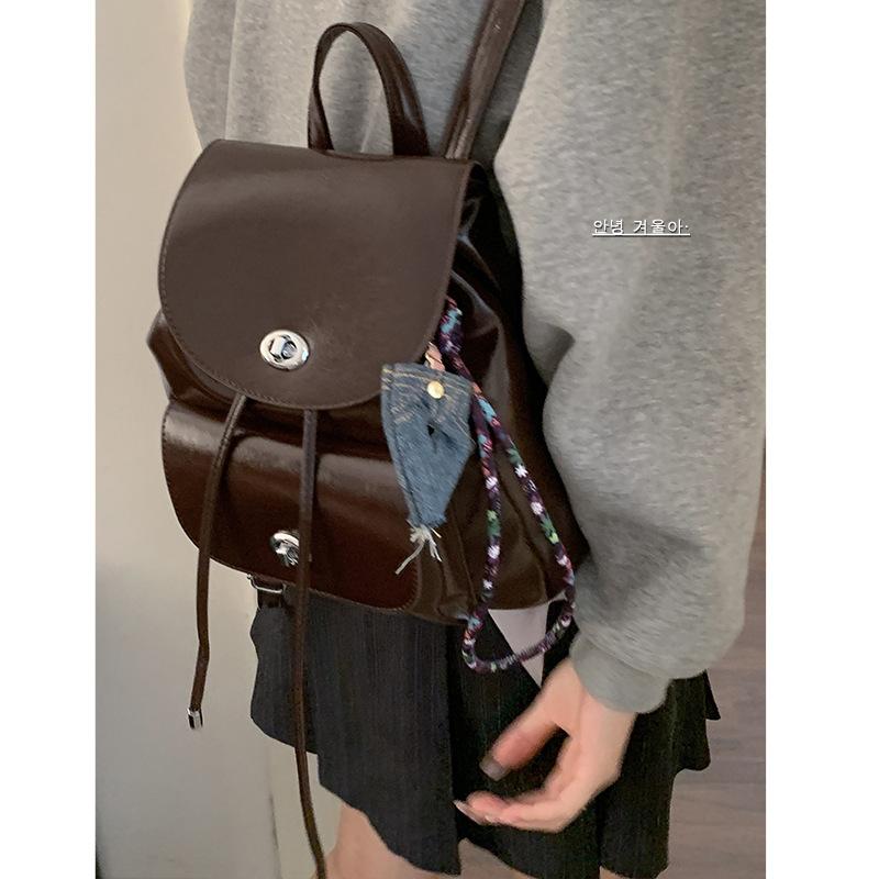 Ein Nischen-Herbst-Retro- und modischer Rucksack, eine lässige Reisetasche
