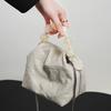 Kopfschichtige Damentasche aus echtem Leder mit Perlen-Tragetasche, neue Perlentasche im chinesischen Stil, Lunchbox-Tasche mit speziellem Handgriffmuster