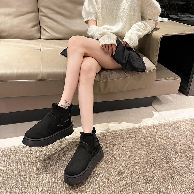 Thick-soled Snow Boots Women's Winter 2025 New Velvet Thickened Warm Boots Bread Shoes Large Size Northeast Large Cotton Shoes