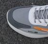 Atmungsaktive weiße Mesh-Sportschuhe mit dicken Sohlen