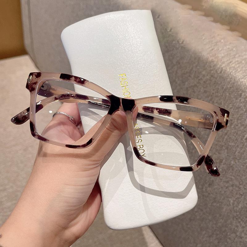 New Anti Blue Light Glasses for Women Fashionable Cat Eye Decoration Eyeglass for Men Simple Retro Eyewear Frame
