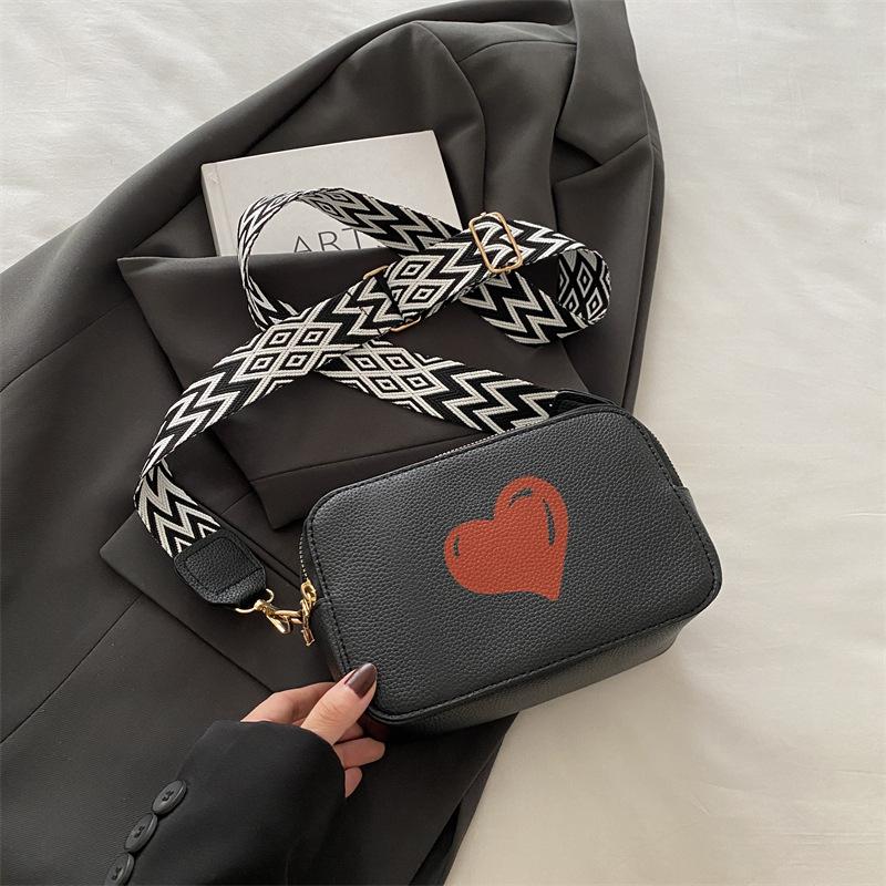 

Сумка через плечо Зимняя модная простая сумка-мессенджер в иностранном стиле, маленькая квадратная сумка для поездок на работу, декоративная маленькая квадратная сумка Love чёрный