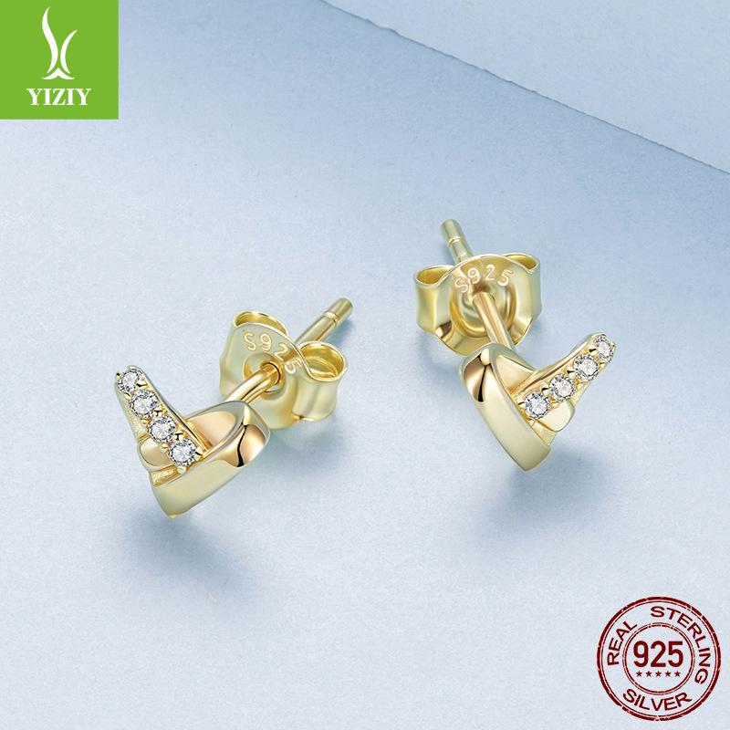 Exquisite Mini Love Small Stud Earrings Romantic And Timeless S925 Sterling Silver Heart Stud Earrings