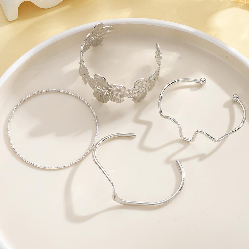 Conjunto de 4 Peças/Conjunto de Pulseiras Metálicas com Flores e Linhas em Relevo para Mulheres Senhoras Simplicidade Exagerada Conjunto de Pulseiras Acessórios de Joias para Férias