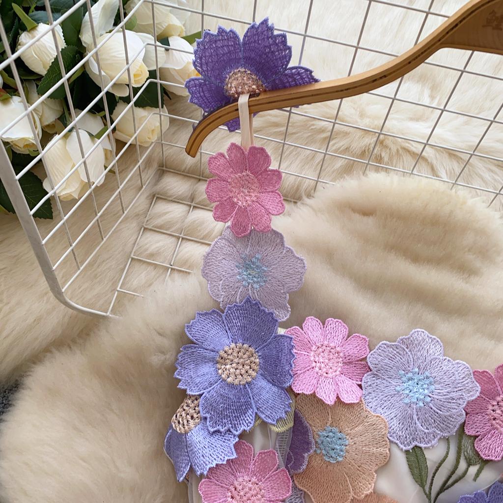 Nischenhaftes Französisches Designgefühl Dreidimensionales Blumennetz Stickerei Taille Schlank Träger A-Linie Kleid Kurzer Rock