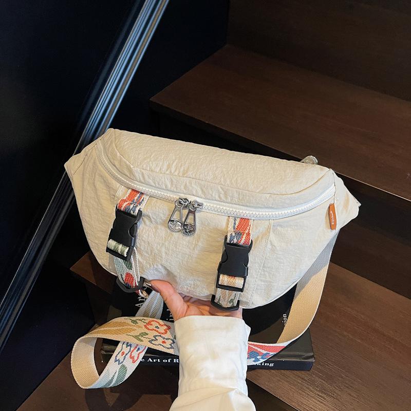 

Popular breast bag women s new fashion sports lightweight messenger bag casual versatile shoulder bag покинуть белый