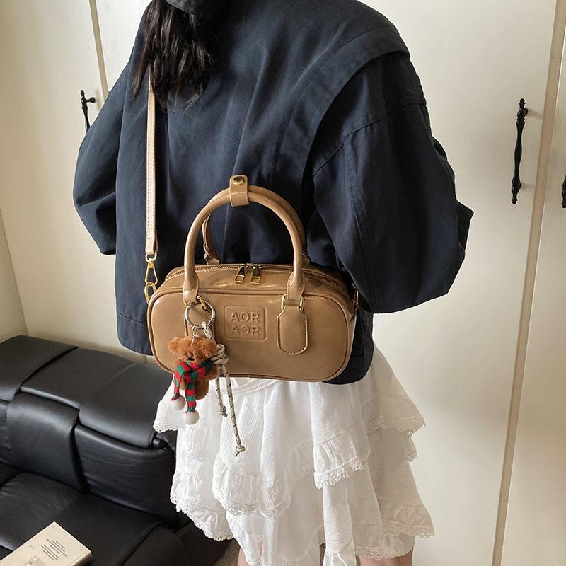 Small Bag Women's Versatile New Retro Shoulder Messenger Bag Popular Portable Pillow Bag