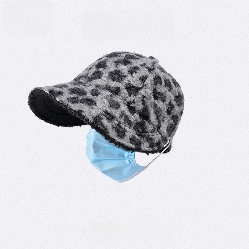 Polyester Winter Warmth Baseball Cap For Women With Windproof Function