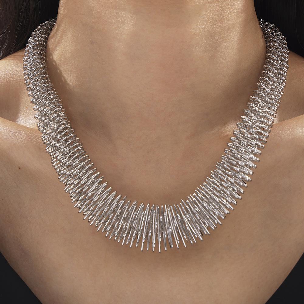 Extra velký pružinový trendy zlatý choker s přehnaným designem z titanové oceli