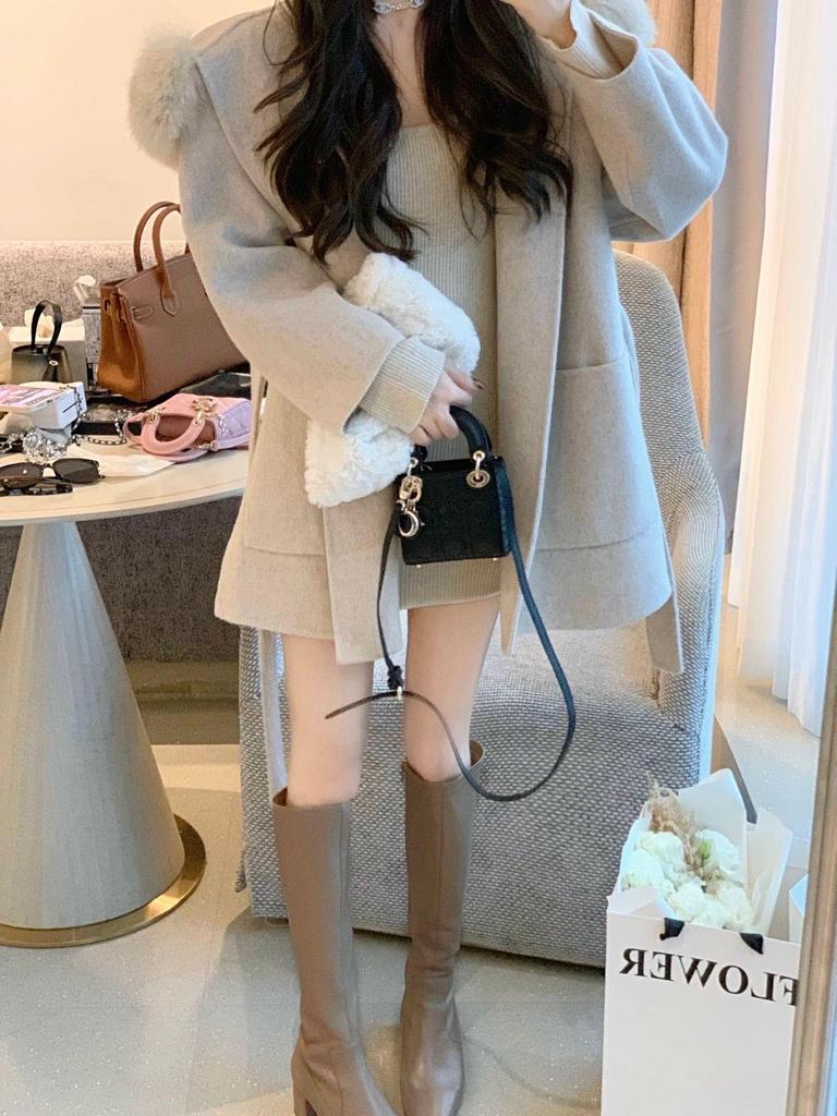 Luxury Korean Style Cashmere Wool Coat: Petite, Waist-Cinching, Short Autumn/Winter Women's Wear.
