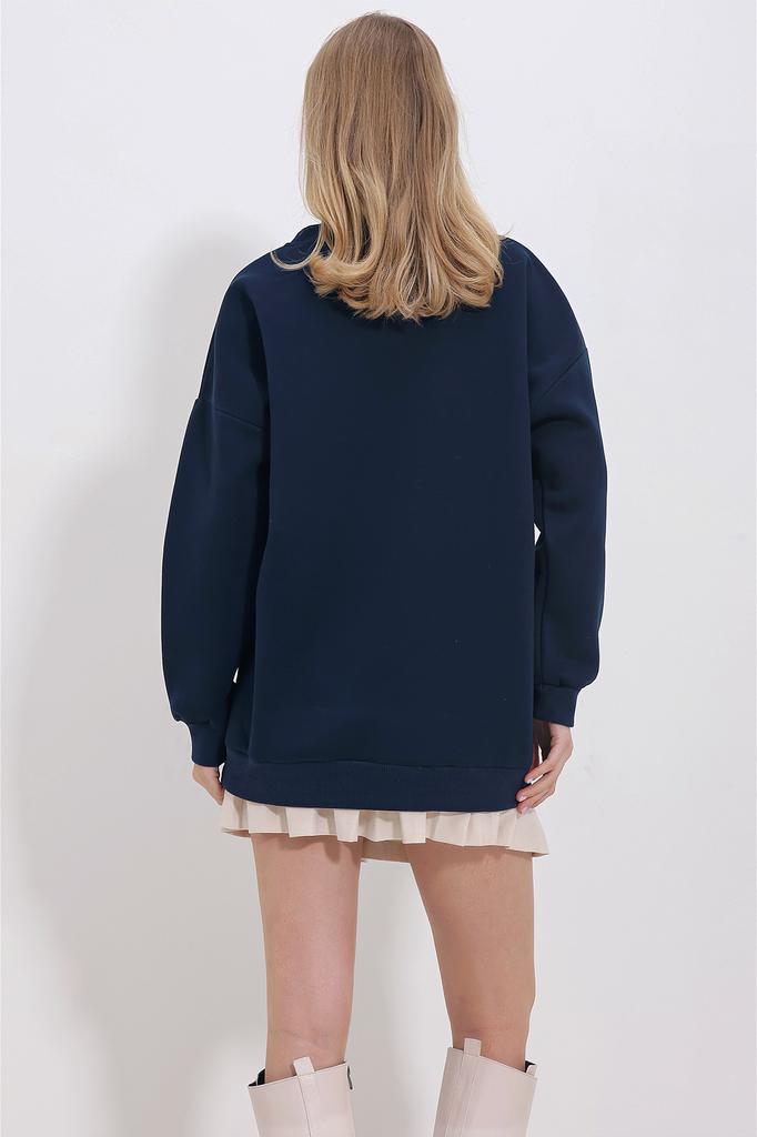 Women's Sweatshirt New Season Fashion Navy Blue Crew Neck 3 Thread Embroidered Oversize Sweatshirt