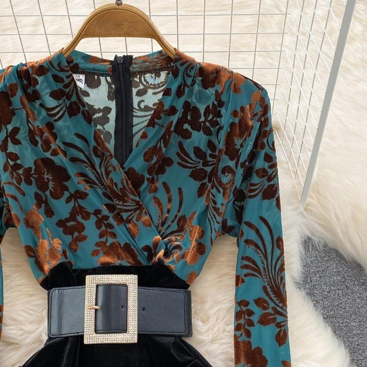 New Autumn Celebrity Temperament V Neck High Waist Dress with Bronzing Printing Fold Stitching and False Two Bag Hip Design